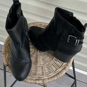 American Rag ‘Lilah” Heeled High Ankle Boots Size 7. Black